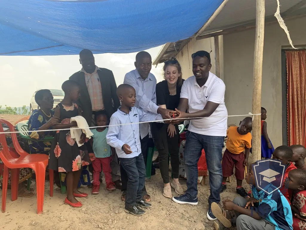 Offizielle Hauseinweihung eines Patenkindes – PMCO Uganda e.V.