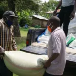Wir verteilen Essen an unsere Familien – PMCO Uganda e.V.