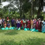 Wir verteilen Essen an unsere Familien – PMCO Uganda e.V.