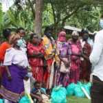 Wir verteilen Essen an unsere Familien – PMCO Uganda e.V.